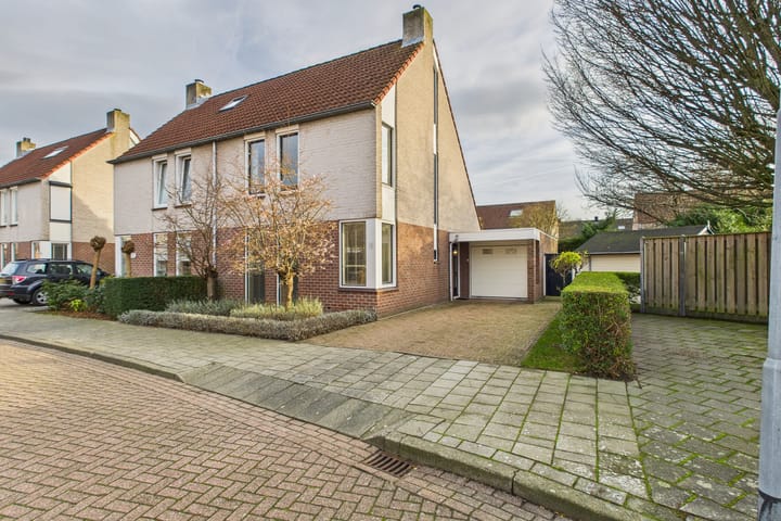 Bellinistraat 7 in Hulst photo