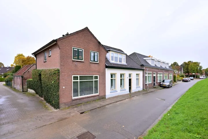 Benedendijk 82 in Olst
