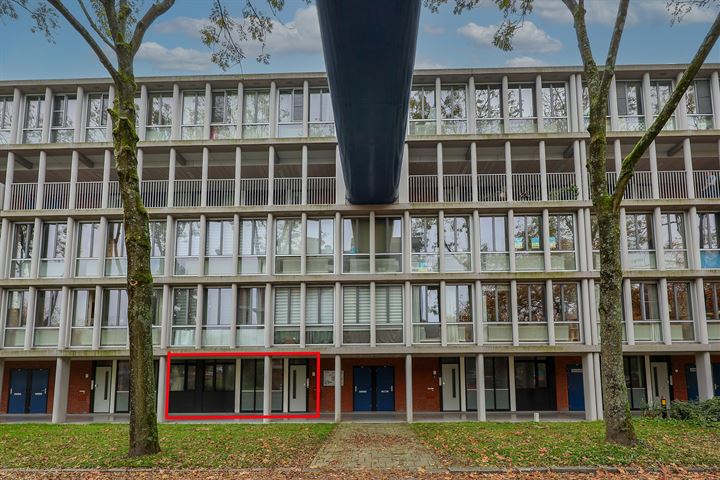 Benedenlangs 57 dans Amsterdam photo