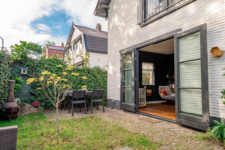 Beresteinseweg 56 en Hilversum foto