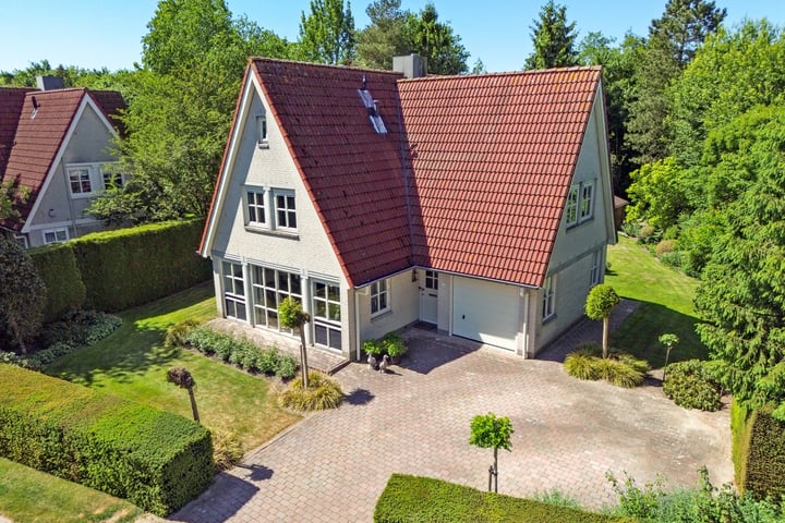 Bergeendlaan 2 en Almere foto