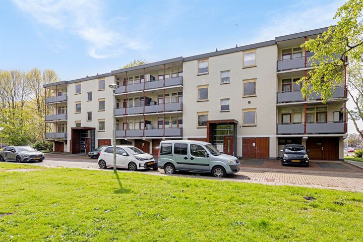 Berlagelaan 13 in Almelo Foto