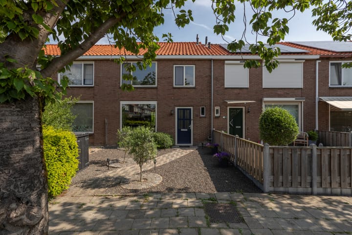 Bernhardstraat 28 en Rozenburg foto