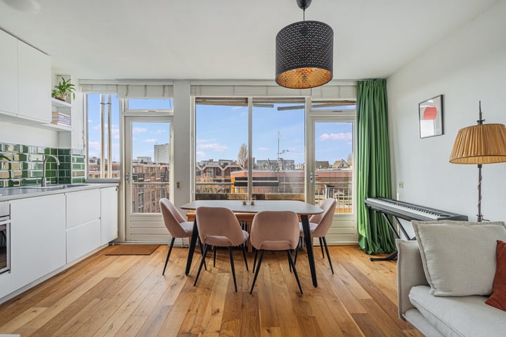 Beukenplein 12-4 in Amsterdam photo