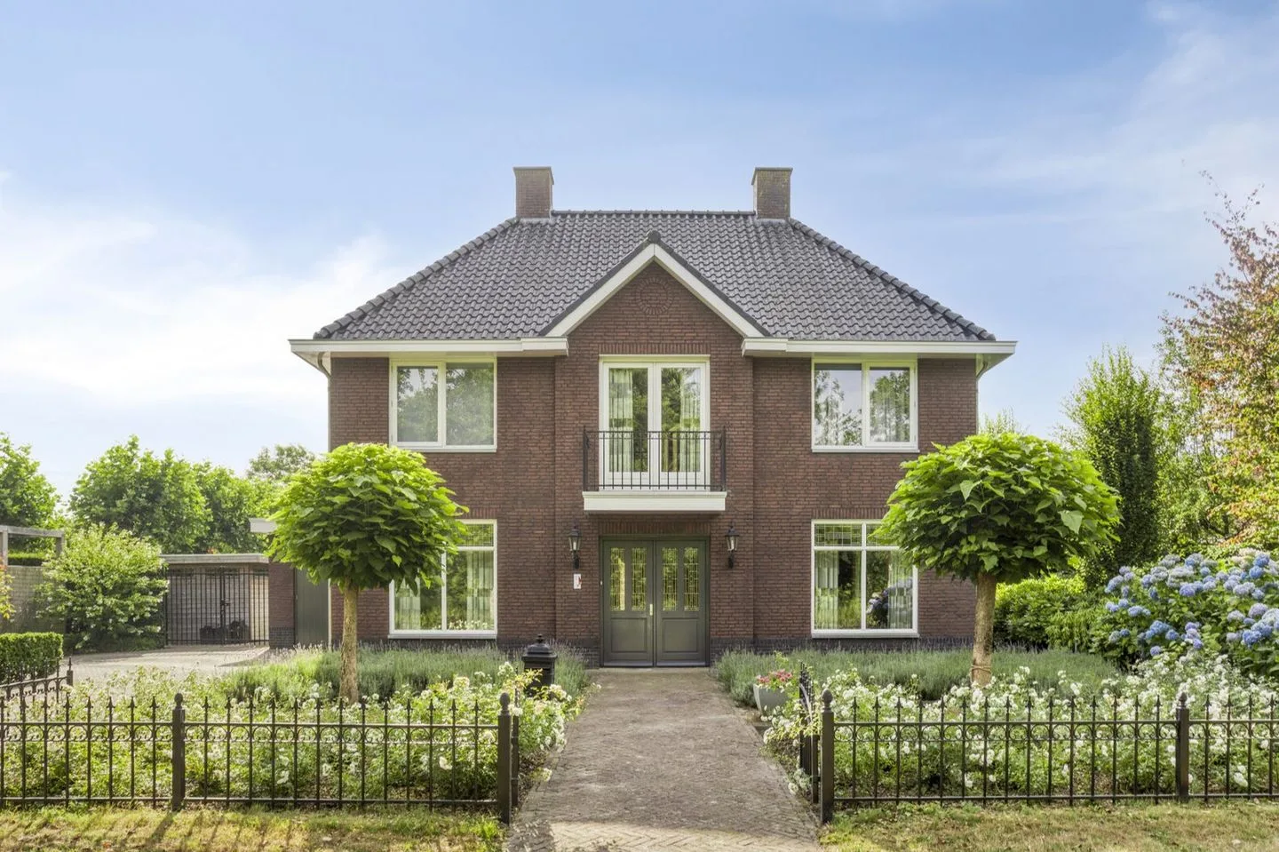 Bijenveld 14 in Asten