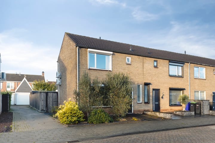 Photo of property Bizetstraat 12, Axel