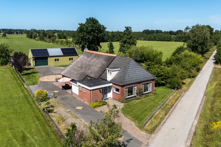 Blauwhuisterweg 52 en Surhuisterveen foto