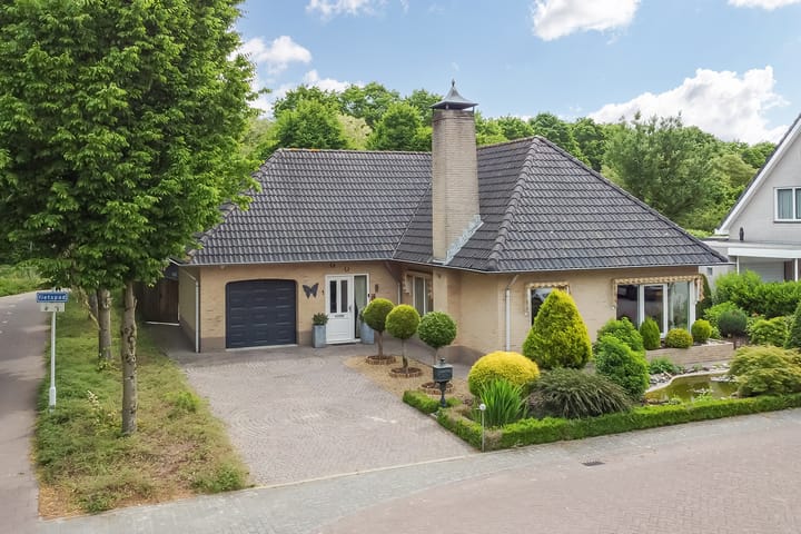 Boomheuvel 1 in Best foto