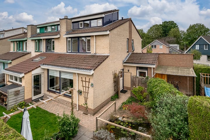 Bosboomstraat 2 en Duiven foto