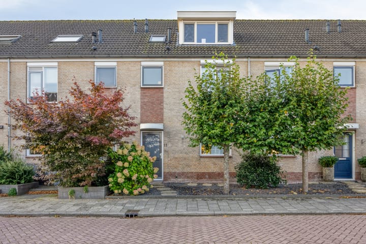 Boterbloemstraat 11 in Bleskensgraaf ca Foto