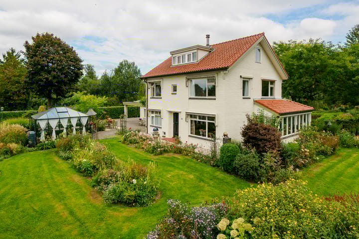 Bouwmeesterstraat 32 in Vriezenveen photo