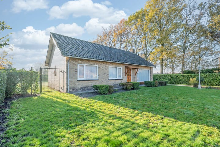 Bovenstraat 75 in Hoeven Foto