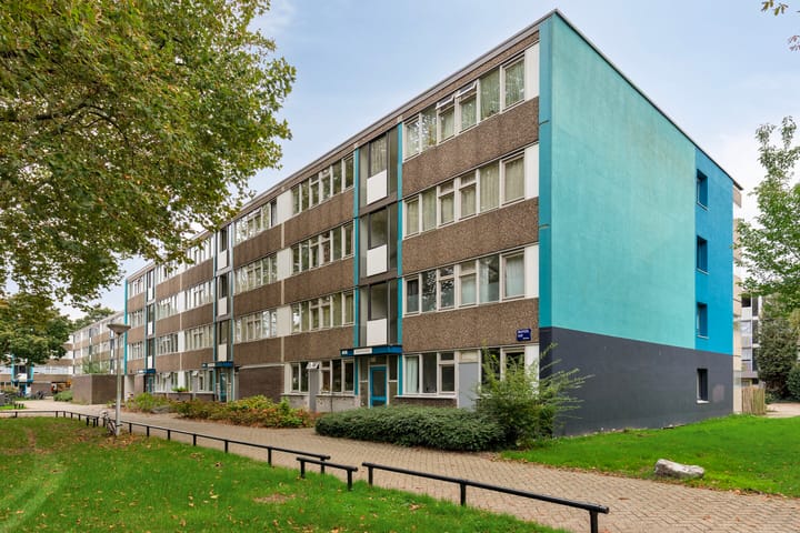 Bramzeilhof 14 in Amsterdam photo