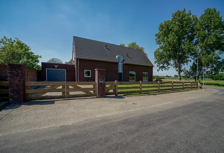 Bredasebaan 24 in Sprundel photo