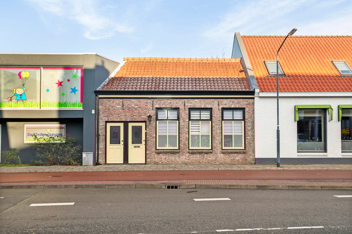 Bredaseweg 22 in Oosterhout photo