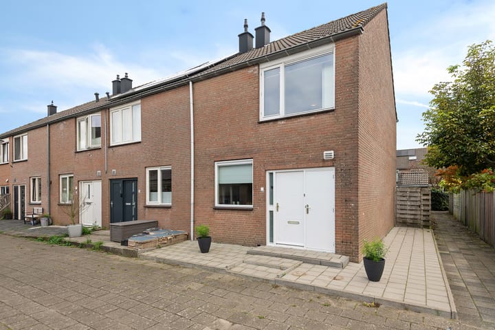 Brederowende 12 in Hillegom Foto