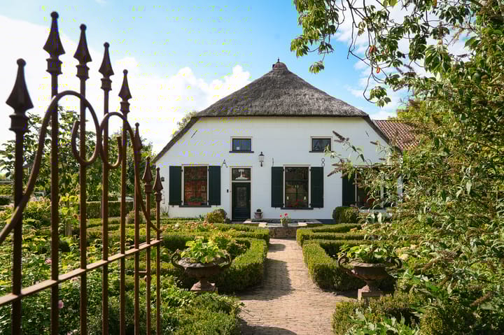 Bredestraat 6 in Zennewijnen