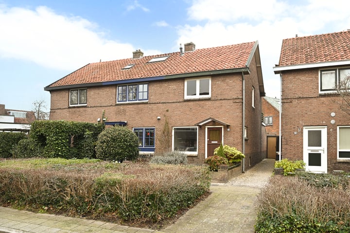 Bremstraat 27 dans Baarn photo