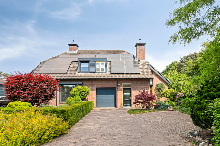 Breukrand 402 in Uden foto