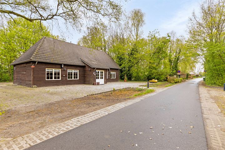 Broekdijk 13A in Best Foto