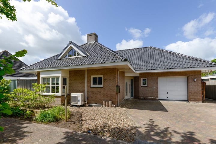 Broekfinne 155 en De Wilgen foto