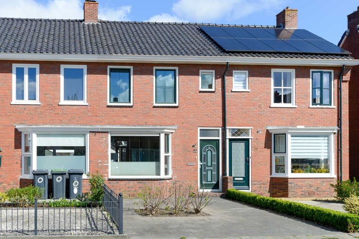 Bruinsslotstraat 22 en Drachten foto