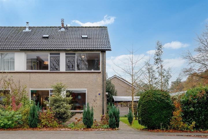 Buizerdlaan 2 in Hoogeveen Foto