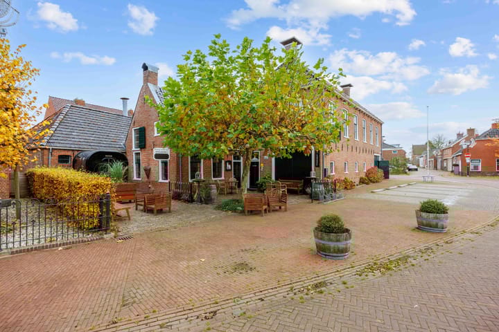 Burchtstraat 12 in Middelstum photo