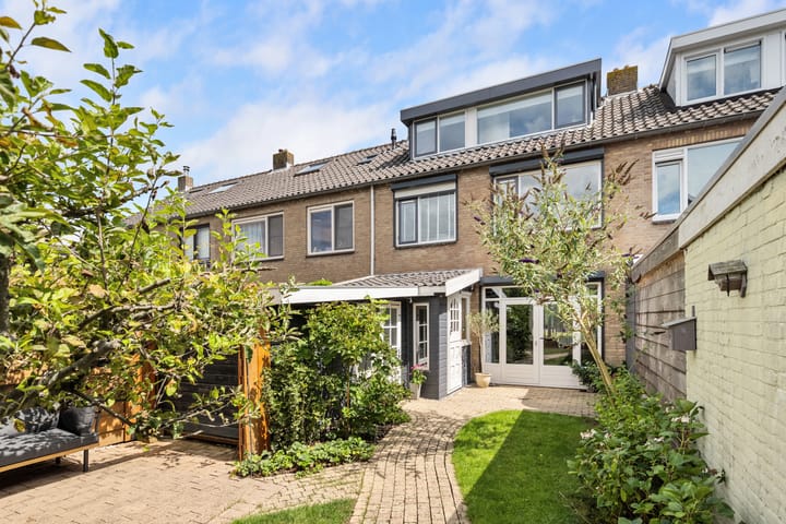 Burg.de Jongplein 33 en Mijnsheerenland foto