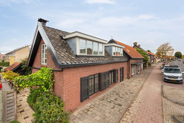 Burg de Zeeuwstraat 125A in Numansdorp Foto
