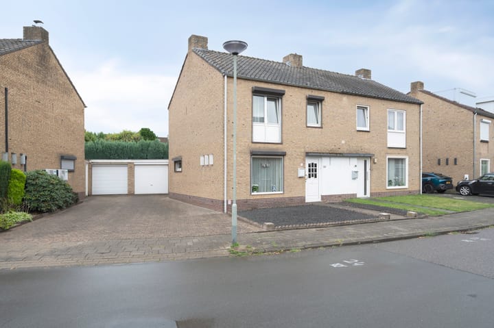 Burg Fredrixstraat 32 in Elsloo foto