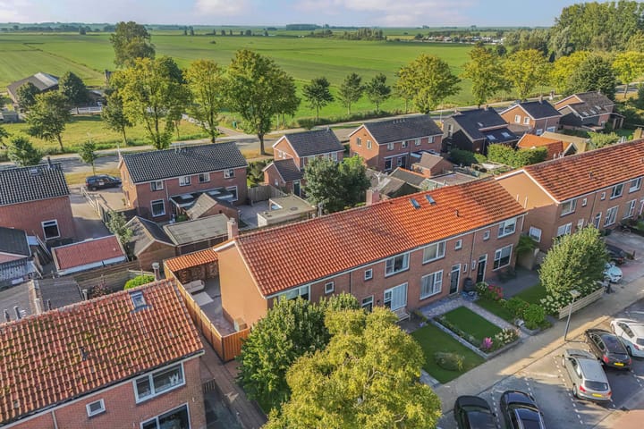 Photo of property Burg G H Mulierstraat 24, Sloten