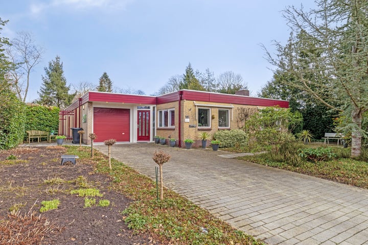 Burg Geldermanlaan 10 in Zuidhorn foto