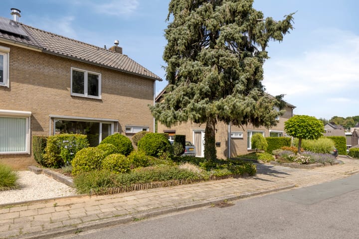 Burg. Mannensstraat 11 dans Nuth photo