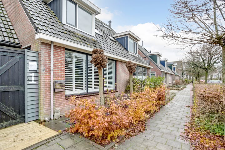 Burg. S. Schagenstraat 1 dans Oterleek photo