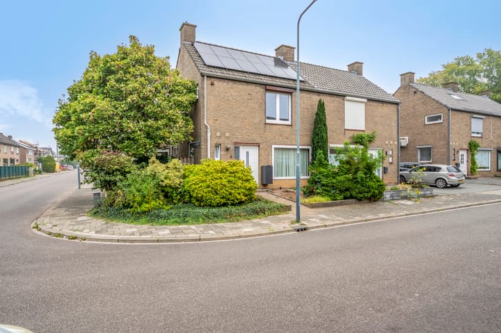 Burg. Schmitzstraat 4 in Sittard foto