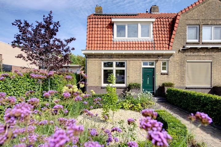 Burg. Schönfeldsingel 37 dans Winschoten photo