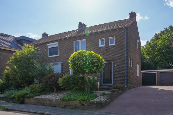 Photo of property Burg Strijkersstraat 7, Urmond