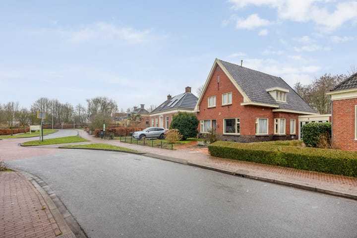 Burg van Barneveldweg 15 in Aduard