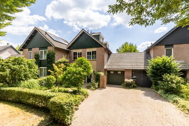 Burg. Van de Venstraat 15 en Haaren foto