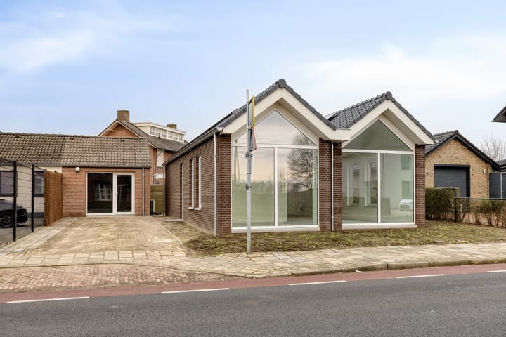 Burg. Van Houtstraat 53 in Budel photo