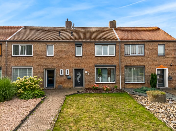 Burg van Mulkenstraat 46 en Elsloo foto