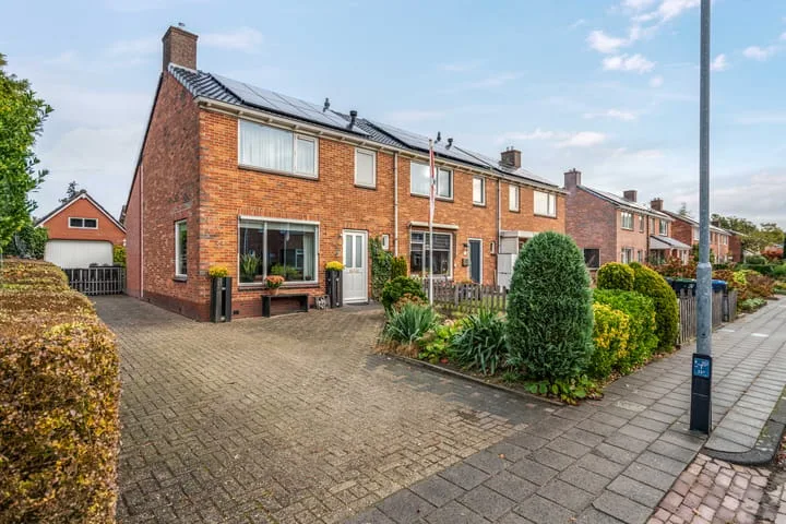 Burgemeester Borgerstraat 33 in Roden