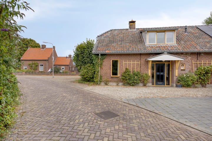 Burgemeester Buijsstraat 5 in Herpt Foto