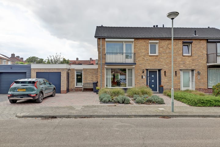 Burgemeester Claessenstraat 1 in Melick Foto