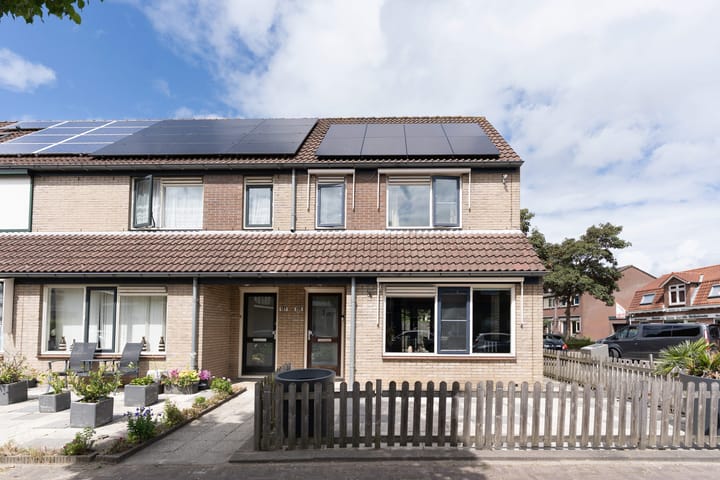 Burgemeester de Bruïnelaan 135 in Zwijndrecht foto