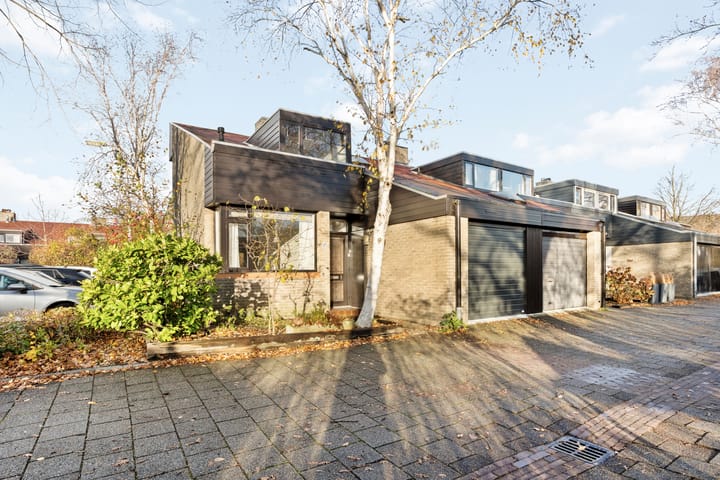 Burgemeester De Koolplantsoen 15 en Voorschoten foto