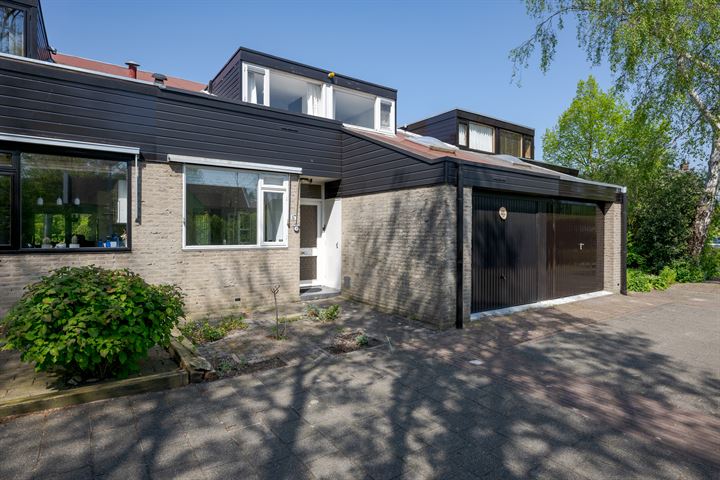 Burgemeester De Koolplantsoen 17 in Voorschoten foto