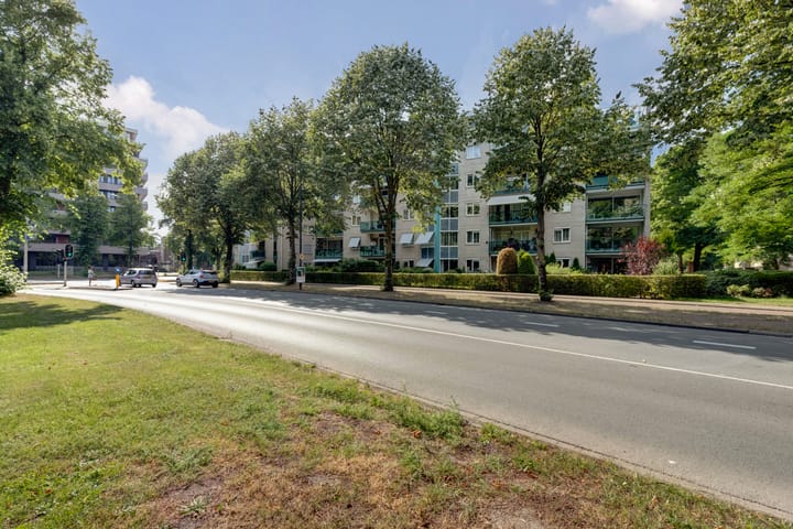 Burgemeester Des Tombeplein 3 in Apeldoorn Foto