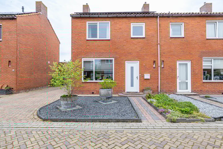 Burgemeester Dijkhuisstraat 16 in Midwolda Foto